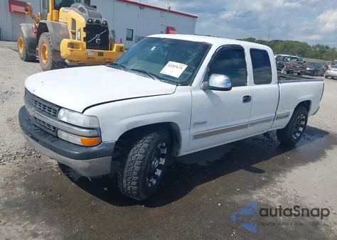 2000 Chevrolet Silverado 1500 Ls z USA, uszkodzony, nr VIN 2GCEC19V9Y1361972